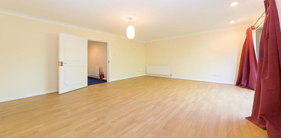 			4 Bedroom, 1 bath, 1 reception Apartment			 St Helens Gardens, LADBROKE GROVE